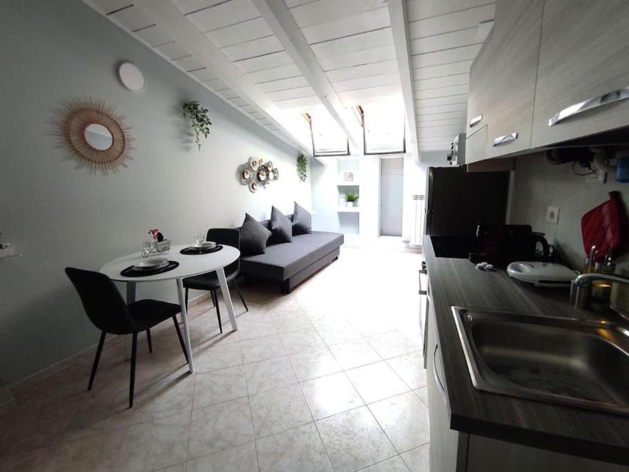 Free Parking Tiny House Wifi Netflix 15 Minuti Dal Duomo Lejlighed Milano Eksteriør billede